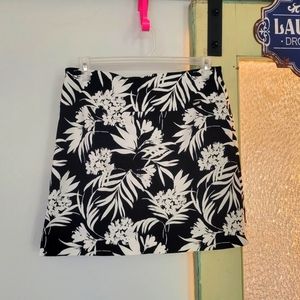 S.C. & CO. Women's Skirt Size LG Floral Print Skort W/Pockets Black